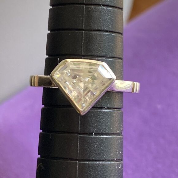 💛 925 1.85ct Fancy Cut Moissanite Ring - Picture 5 of 5